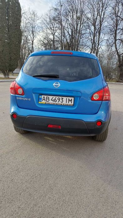 Автомобіль Нісан