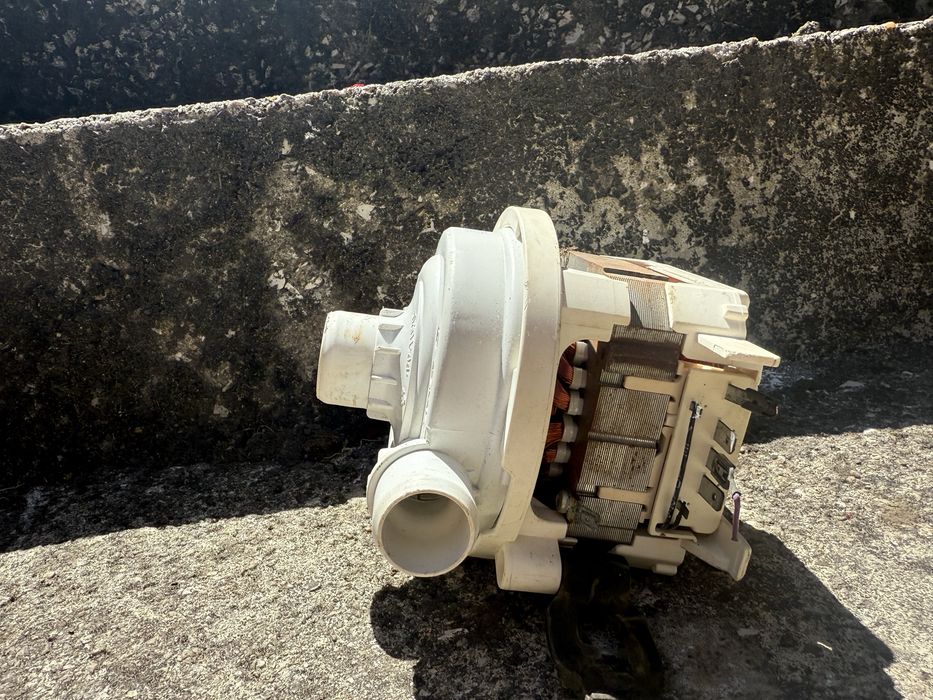 Motor de maquina de lavar louca a funcinar bem ,