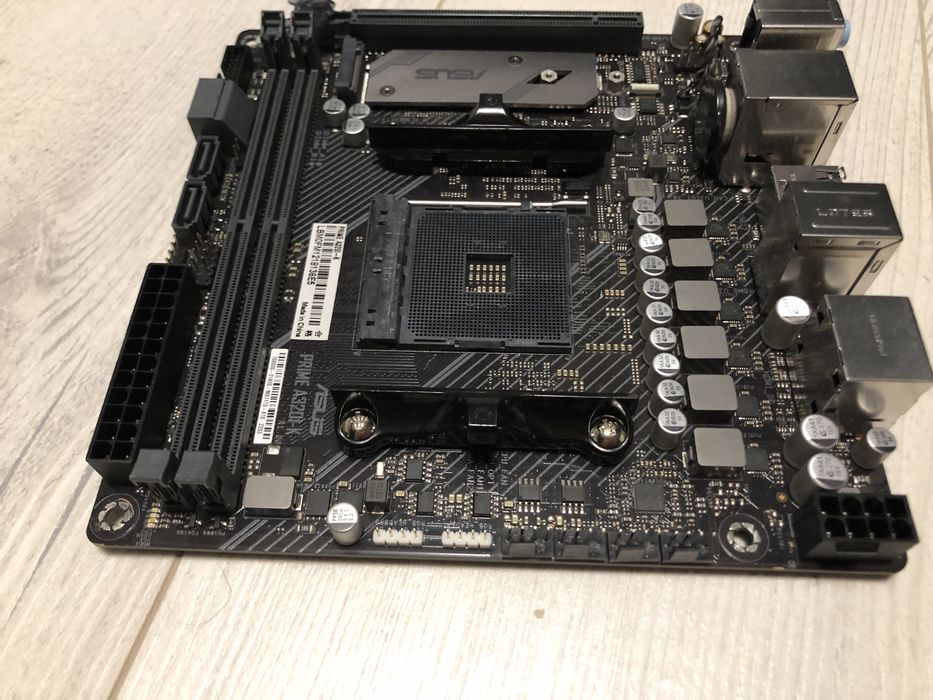 Материнська плата Mini itx asus a320 am4