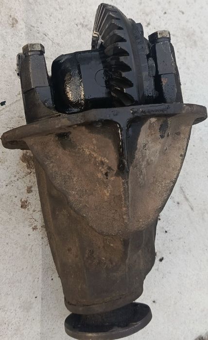 Редуктор  моста знятий з 2106 є 2103  на редукторі 11/43 є полоося чул