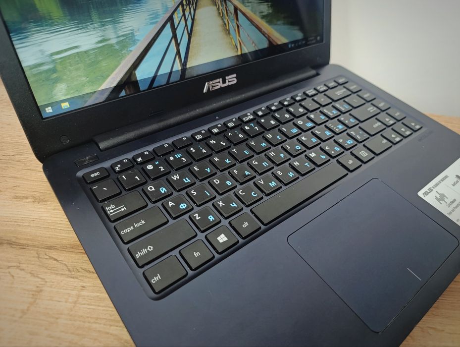 14' ноутбук Asus/Intel Celeron N3350/4GB Ram/SSD 32GB +HDD 500GB/Батарея 6 годин