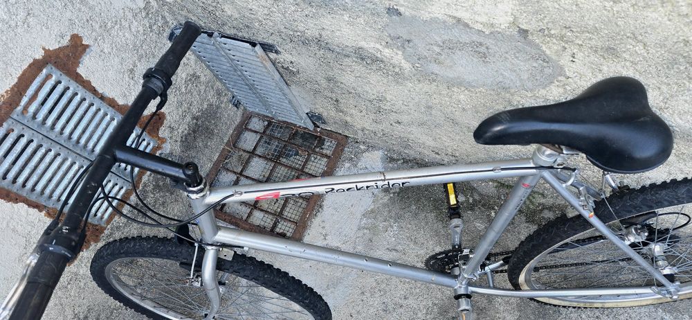 Bicicleta cinzenta