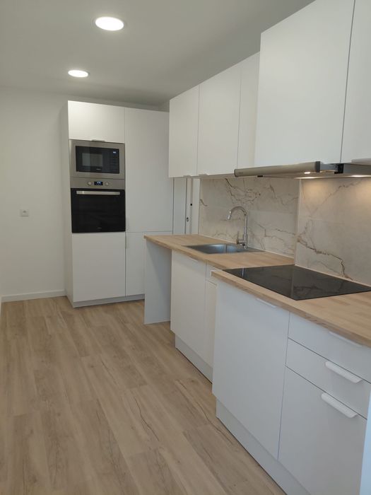 Apartamento t2 na torre da marinha remodelado