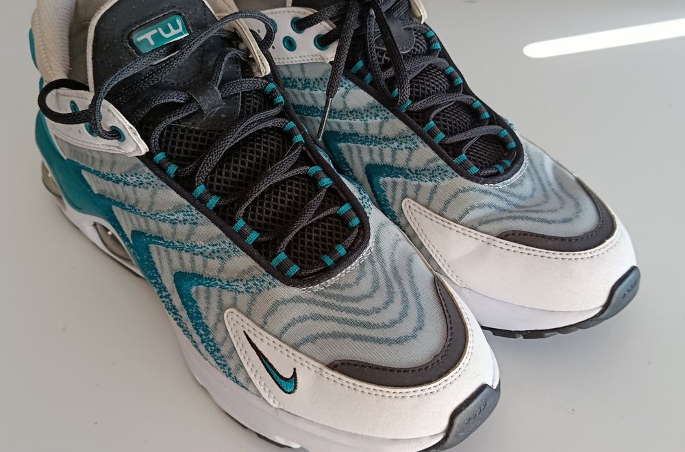 Tênis Air max TW