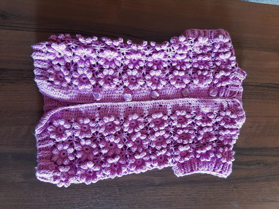 Продаётся  жилетка  на девочку  4-5лет.