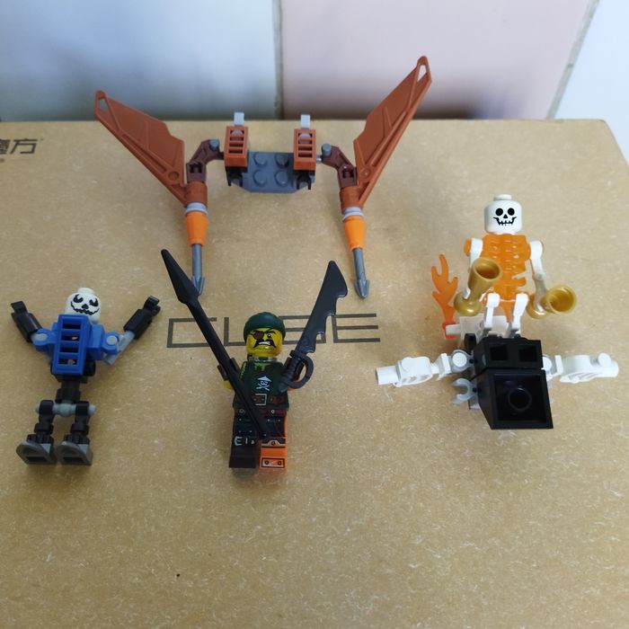 Продам  Минифигурку Лего