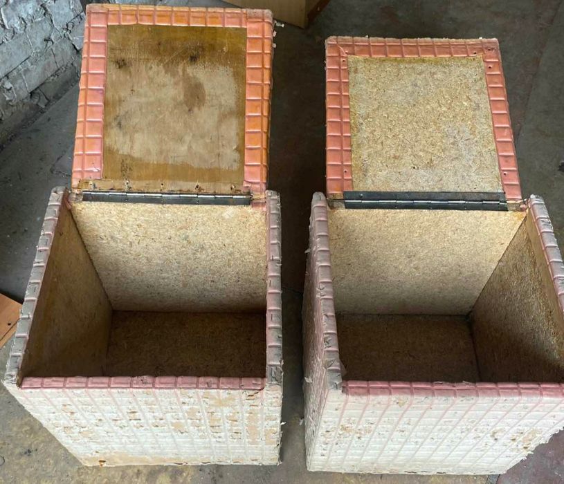 Продам пуфик 40х40х40 см 2 шт
