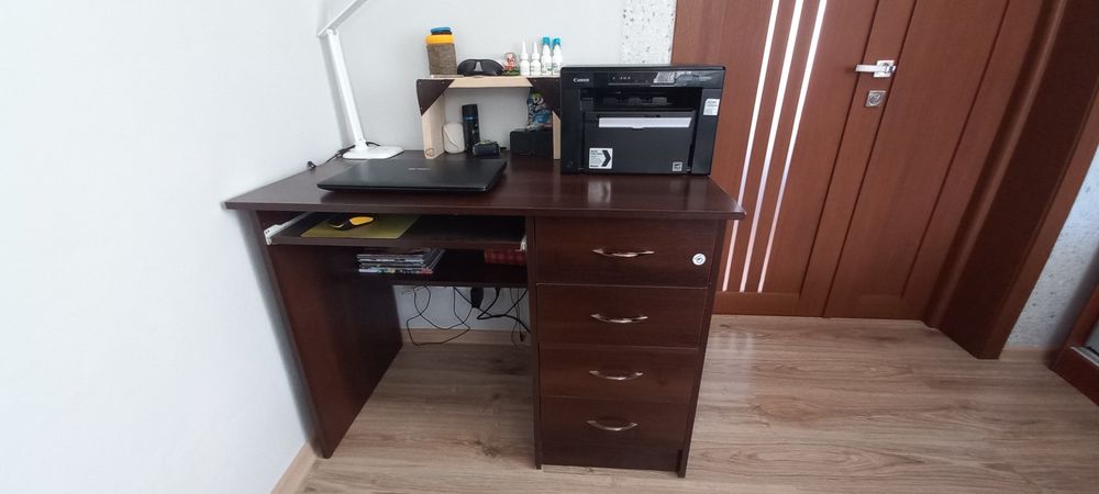 Продаю комп'ютерний стіл