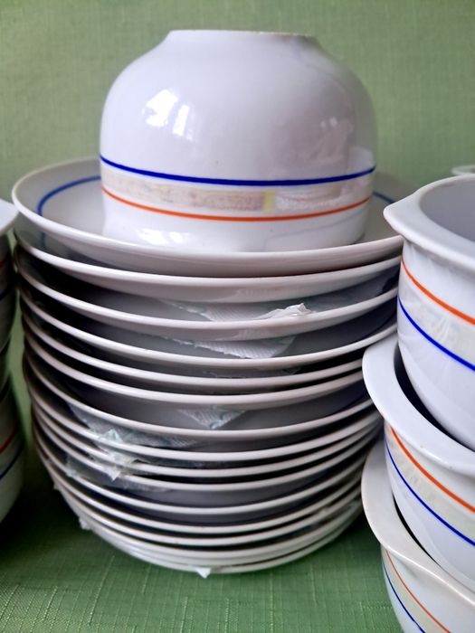 6 bulionówek porcelanowych z podstawkami 300ml