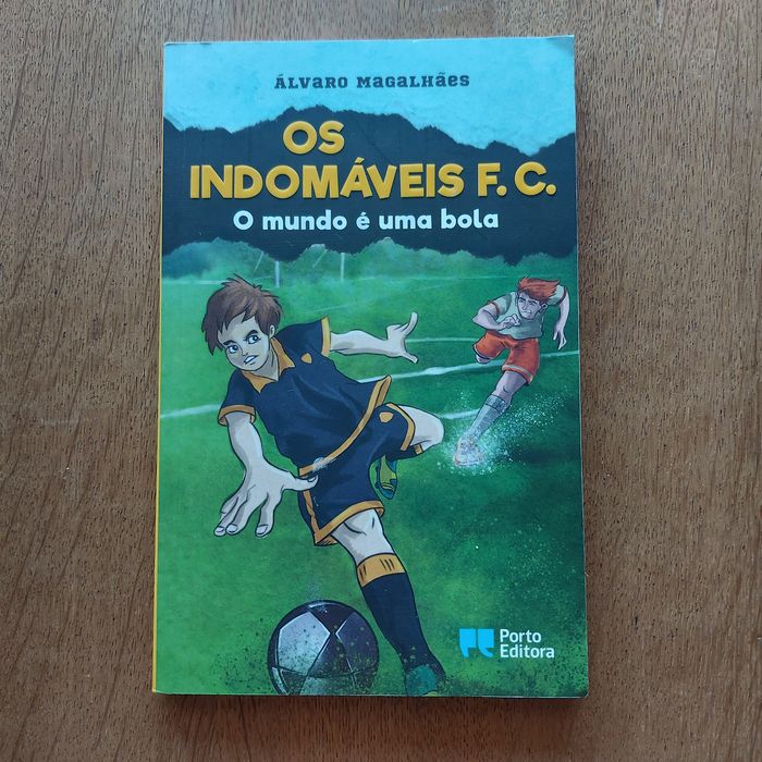 Livro "Os Indomáveis F. C. O Mundo É Uma Bola"