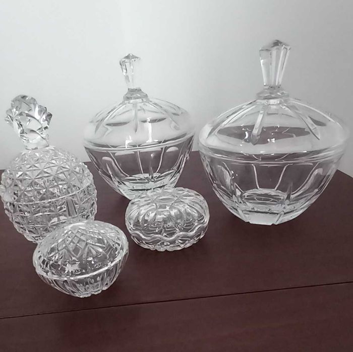 Bomboneiras e guarda joias em cristal