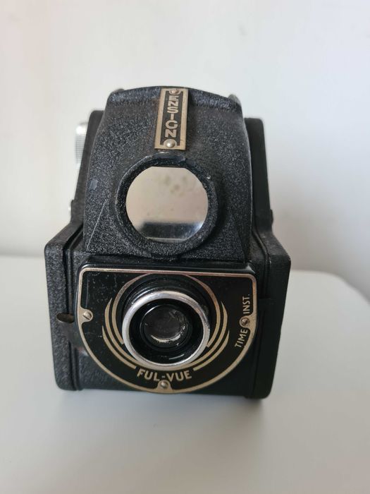 Câmara fotográfica antiga da marca Ensign dos anos 40 do século XX