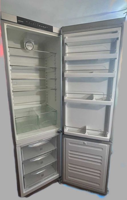 Холодильник Liebherr CNesf 4003