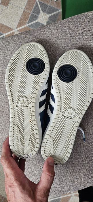 Продам женские кроссовки Adidas  р.37