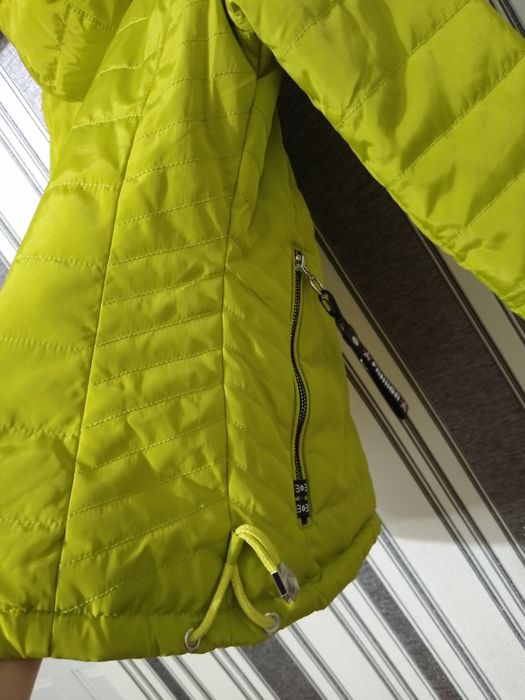 Куртка салатового кольору