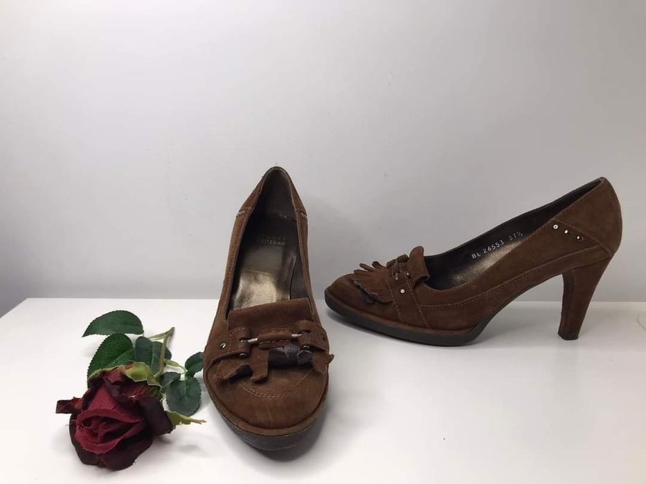 Czółenka skórzane Stuart Weitzman zamszowe  Rozmiar 37,5