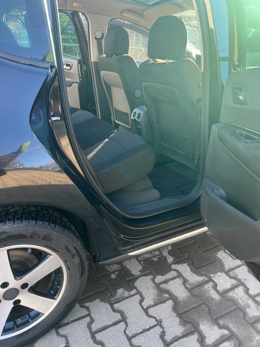 Продається гарний та економний  сімейний Пежо 3008