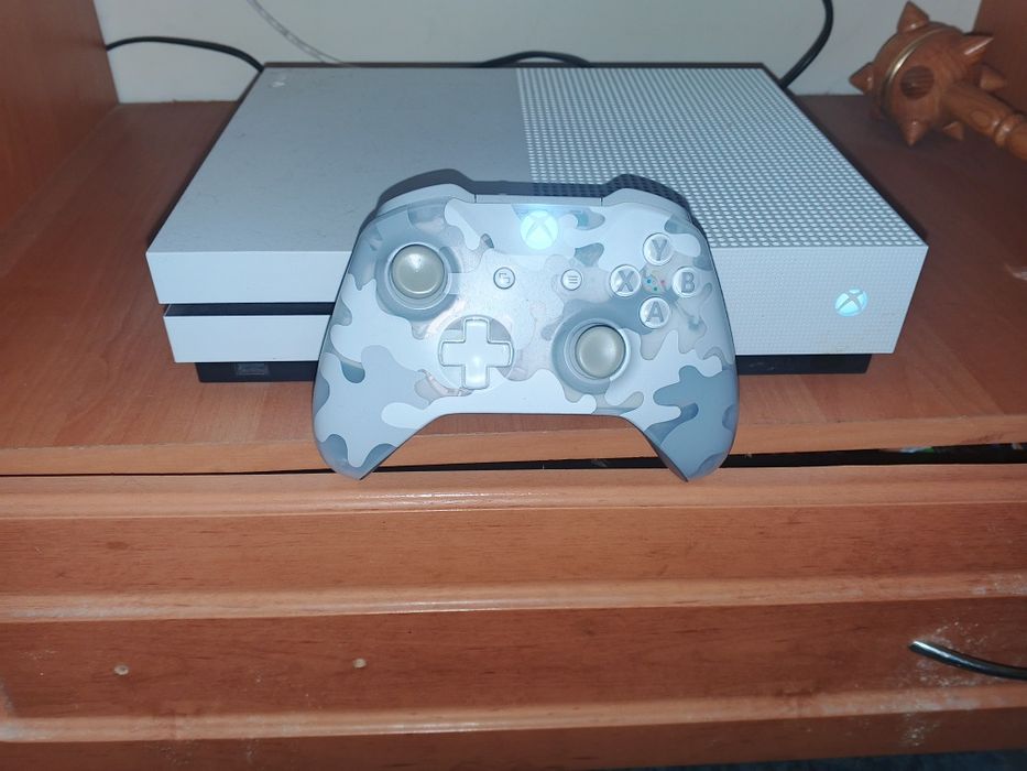 Продам Xbox One S
