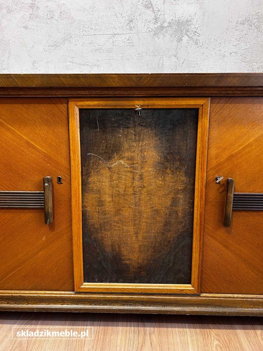 010526 Barek, niska komoda dębowa w stylu art deco.