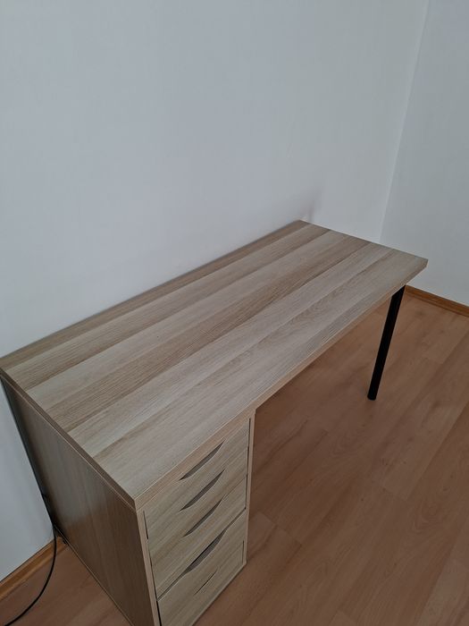 Secretária do IKEA