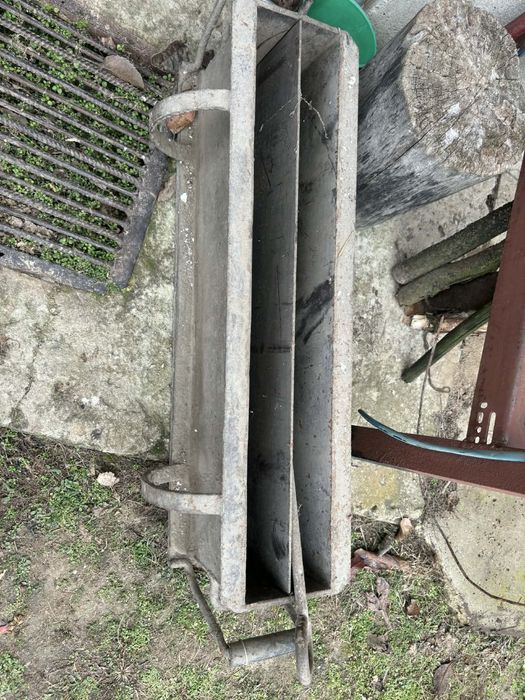 Forma do betonu krawężników