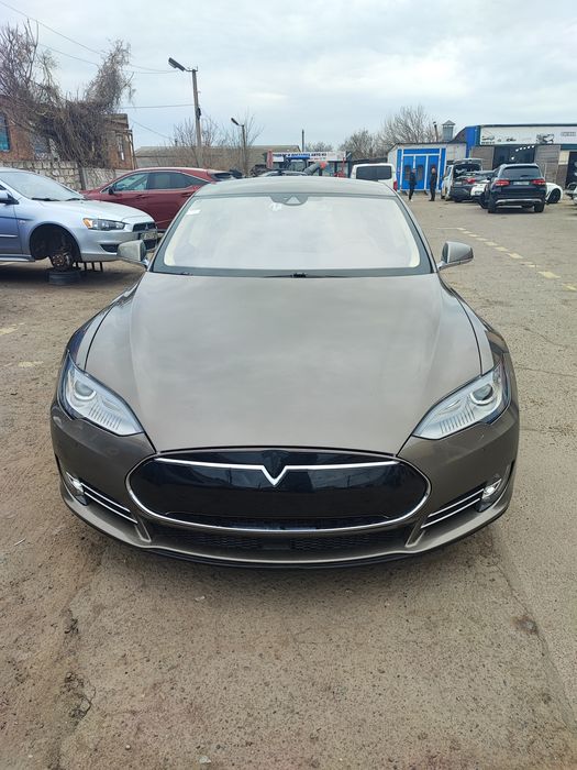Аренда Tesla Model S длительно