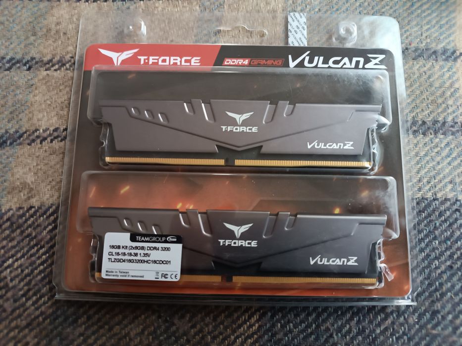 Оперативна пам'ять TEAMGROUP T-FORCE VULCANZ  DDR4 16Gb(2X8) 3200mhz