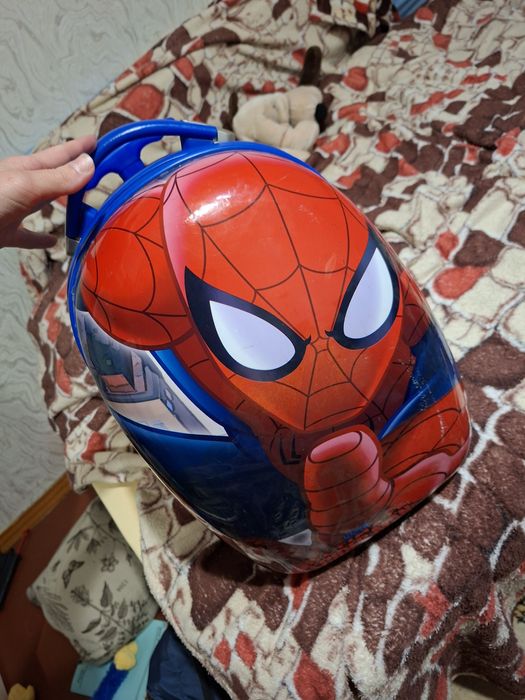 Продам детский чемодан