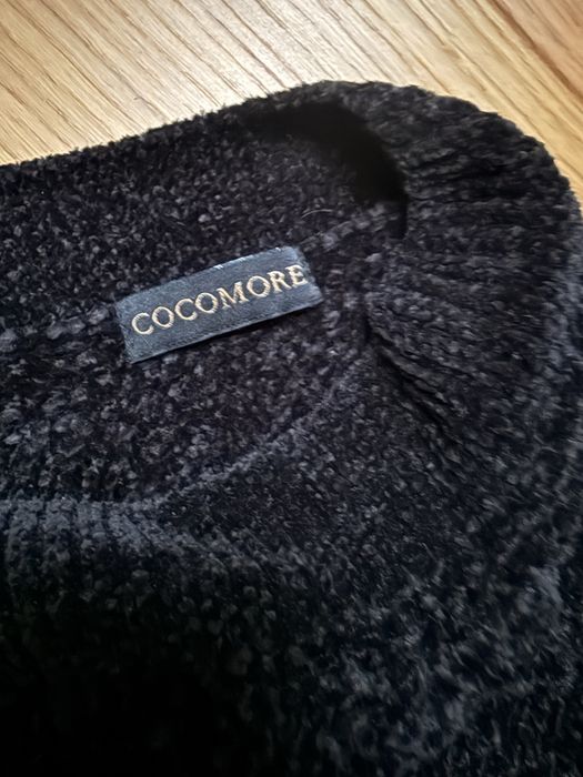 Sweter czarny Cocomore z dekoltem w serek