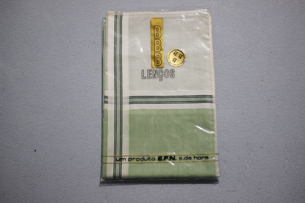 Lenços de bolso para homem - Novos nunca usados (stock antigo)