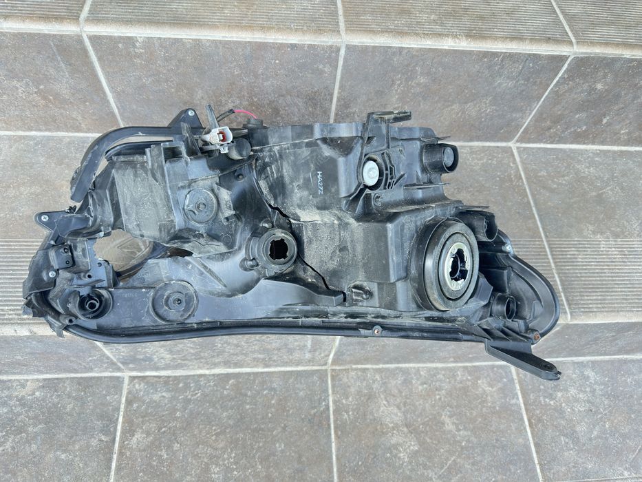 Фара права передня Toyota Rav 4 2015-2018