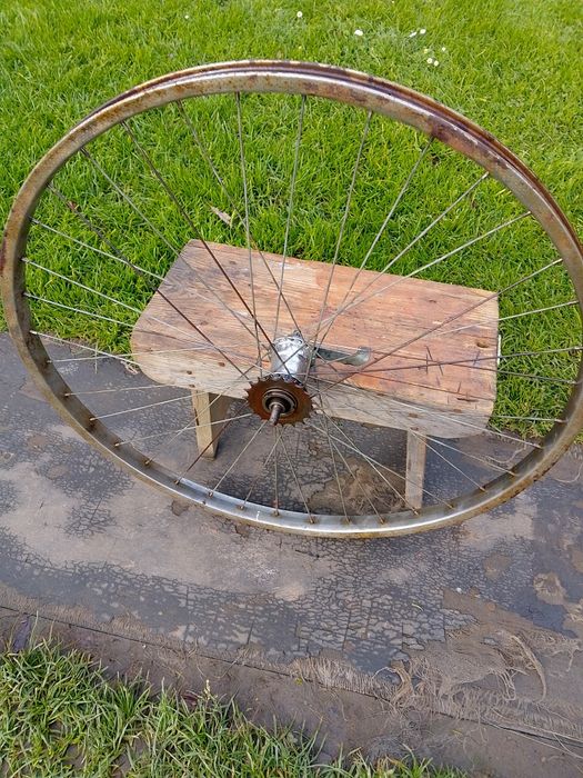 Вело-колесо передние"28"-3шт,велоколесо в сборе задние"28"-1шт.СССР.