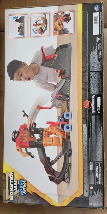 Monster Jam Smash & Bash Smashbot Playset.
