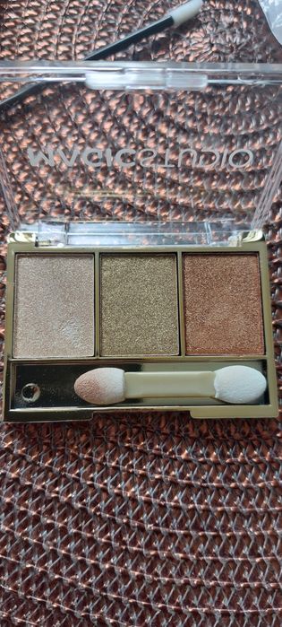 Magic Studio cień do powiek, błyszczyk, puszek