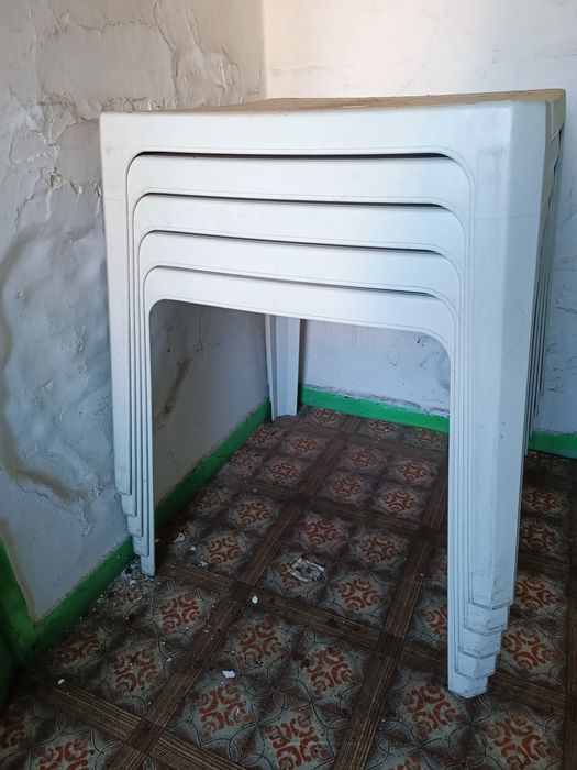 Mesas de PVC brancas