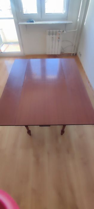 Sprzedam ławo-stół w kolorze wiśnia.
