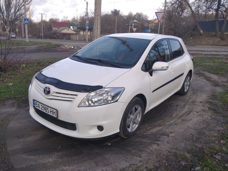Продам Toyota auris 2011