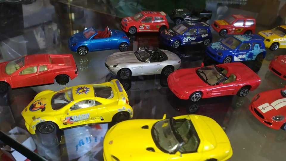 27 carros miniaturas burago escala 1/43