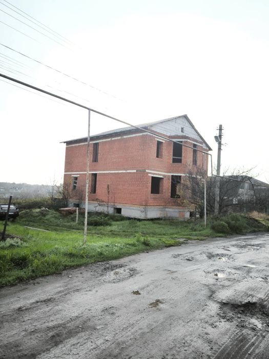 Будинок 10 хв. від Одеси, з красної цегли