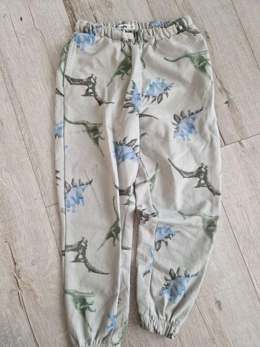 Spodnie dinozaury sinsay 140 cm