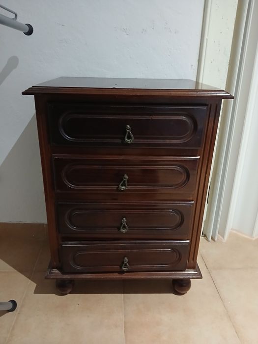 Vendo mesa cabeceira