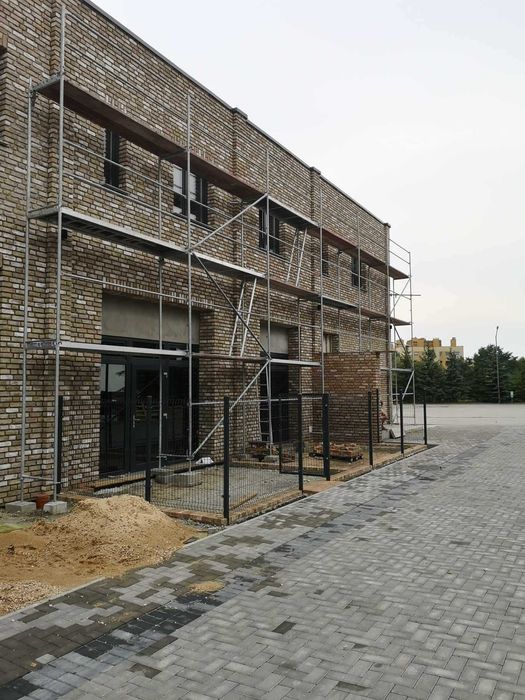 Wynajem rusztowań elewacyjnych Plettac