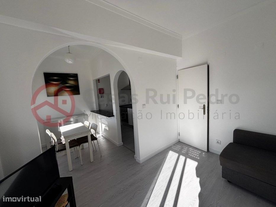 Apartamento T1 com parqueamento e elevador no centro da Costa da Ca...