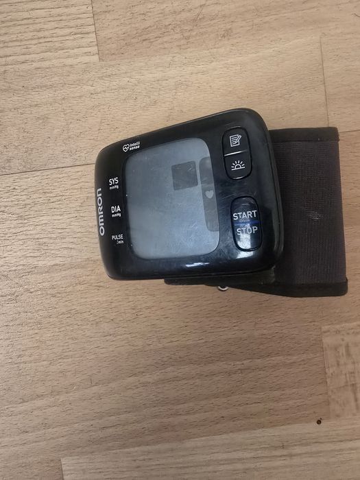Ciśnieniomierz nadgarstkowy OMRON Bluetooth