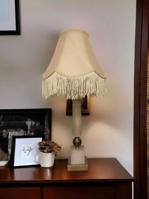 Lampka nocna stolowa kamenna