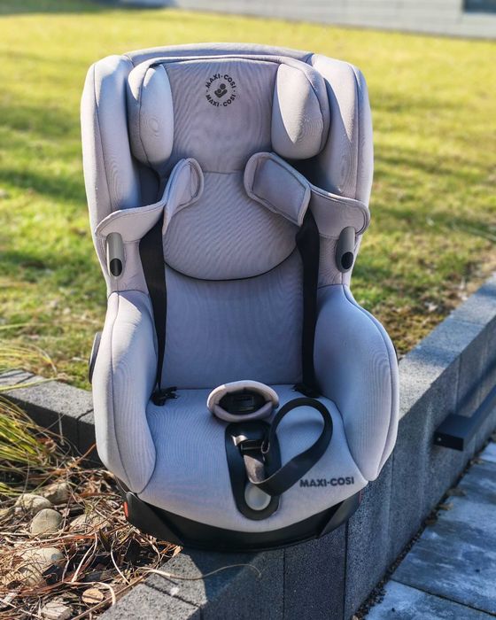 Fotelik samochodowy Maxi Cosi Axiss - obrotowy, nie wymaga Isofixa