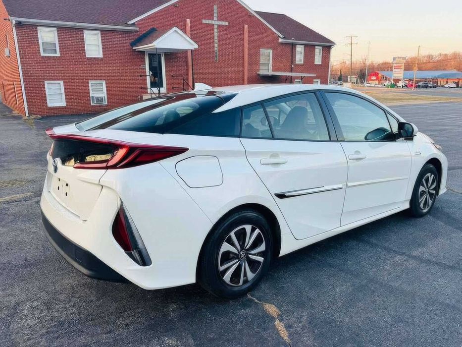 Toyota Prius Prime      2019