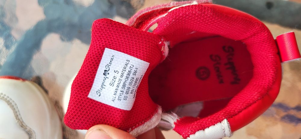 Продам кросівки, унісекс, розмір 20, за потреби надам інші заміри
