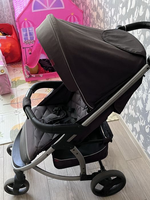 Прогулянкова коляска