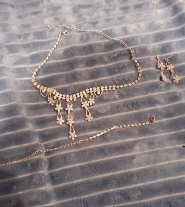 Fio dourado e conjunto de fio